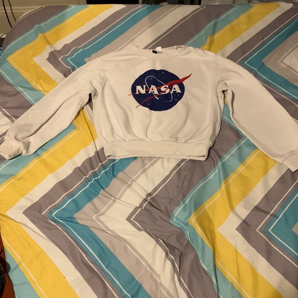 White NASA sweatshirt